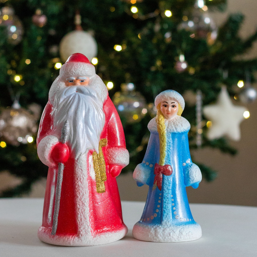Декоративные изделия из пенопласта Дед мороз и снегурочка