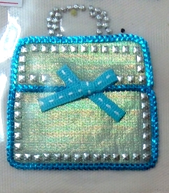 Аппликация из бисера и страз Голубая сумка