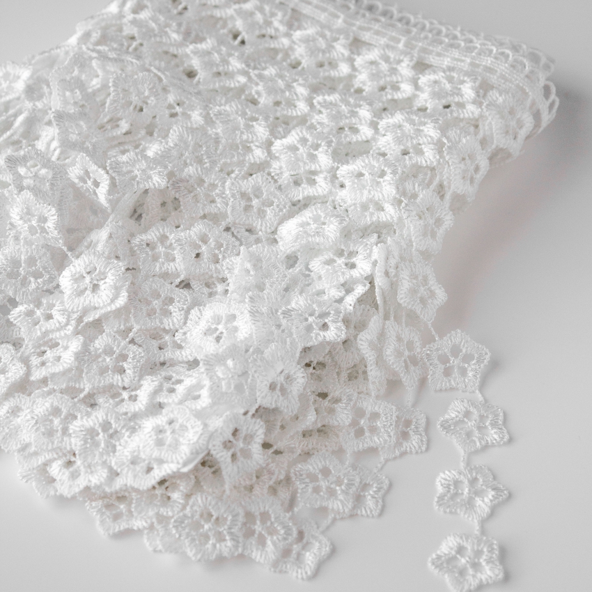 Кружево гипюр с подвесками цветы, белый 20*270 см