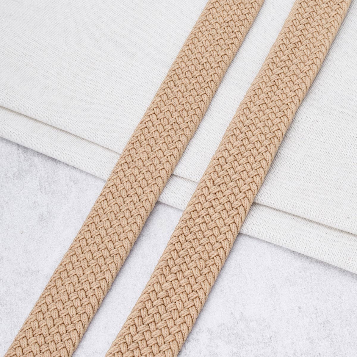 3Al296 Стропа ременная плетеная эластичная (30% латекс, 70% полиэстер) 34мм*22,86м (08 бежевый)