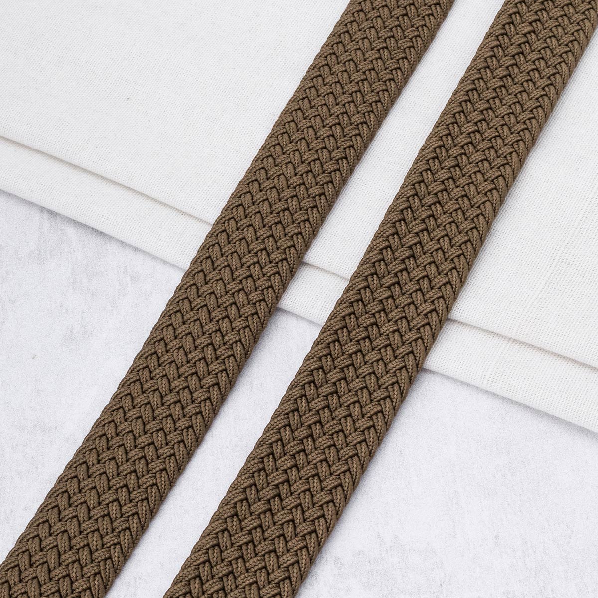 3Al296 Стропа ременная плетеная эластичная (30% латекс, 70% полиэстер) 34мм*22,86м (09 т.бежевый)