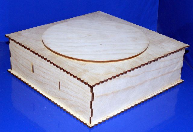 Шкатулка для рукоделия 7 отделений 28х28х9 см