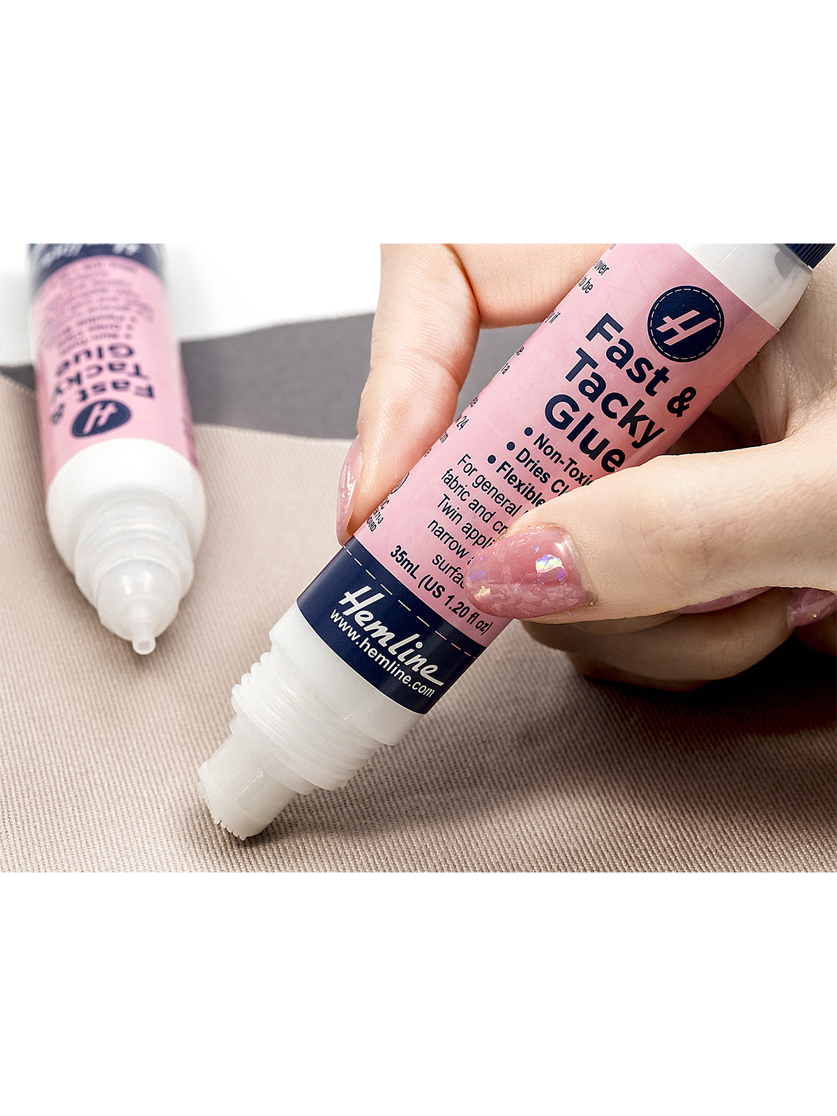 Клей универсальный с двойным аппликатором, 35 мл, 24 шт. в картонном прикассовом стенде