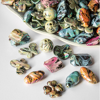 Бусы пластик с голографическим эффектом 250 г/упак ±10%, 15-30 мм, №030 (ассорти)