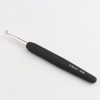 Крючок алюминиевый для вязания с эргономичной черной ручкой, серебристый цвет, 5.00мм, KnitPro,30817