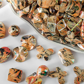 Бусы пластик с голографическим эффектом 250 г/упак ±10%, ассорти 012 (оранжевый)