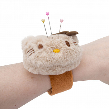 99 Браслет игольница кошечка, 24см