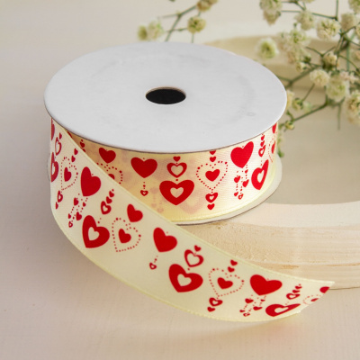 Лента атласная с рисунком арт.TBY.ЛДР.CK-19.2 шир.2,5см цв.9 уп.9,14 м, сердечки на ванильном