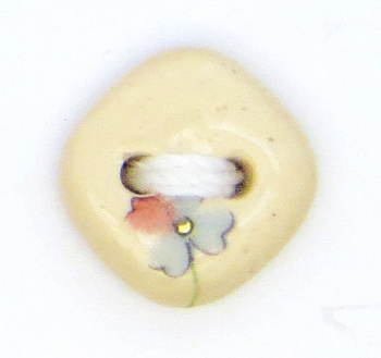 Пуговица маленькая керамическая (11-4(11х11))