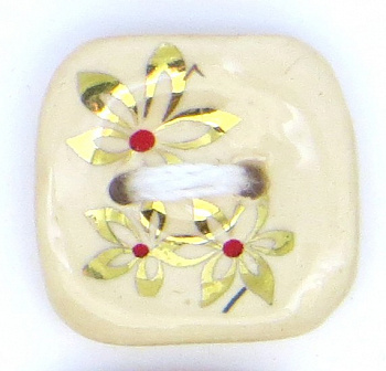 Пуговица маленькая керамическая (5-5,6(18х18))