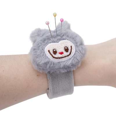 1 Браслет игольница монстрик серый, 24см