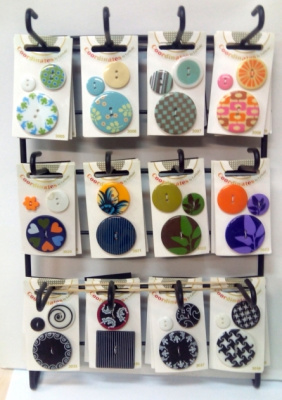 Стенд проволочный "Conversations"с наполнением (пуговицы)