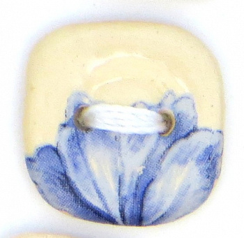 Пуговица маленькая керамическая (3-5,6(18х18)-2)