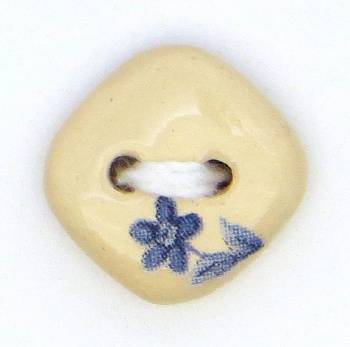Пуговица маленькая керамическая (12-9,10(13х13))