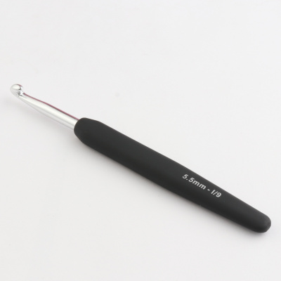 Крючок алюминиевый для вязания с эргономичной черной ручкой, серебристый цвет, 5,50мм, KnitPro 30818