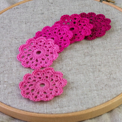 Набор вязаных салфеток Кружева «Клюква»