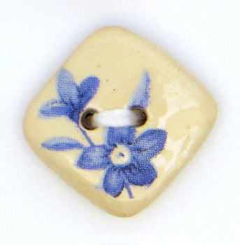 Пуговица маленькая керамическая (20-7,8(14х14))